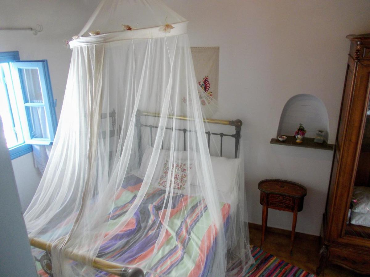 סקירוס Nyfes Traditional Boutique Faltaina מראה חיצוני תמונה